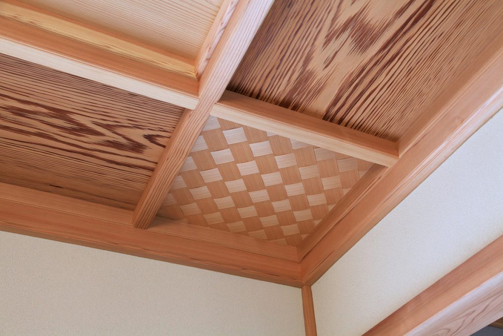 和室/杉貼りの天井